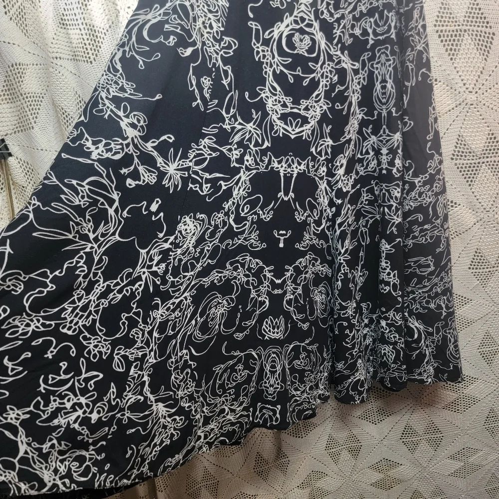 Soft surroundings size medium petite maxi skirt. 100% viscose. Black & White